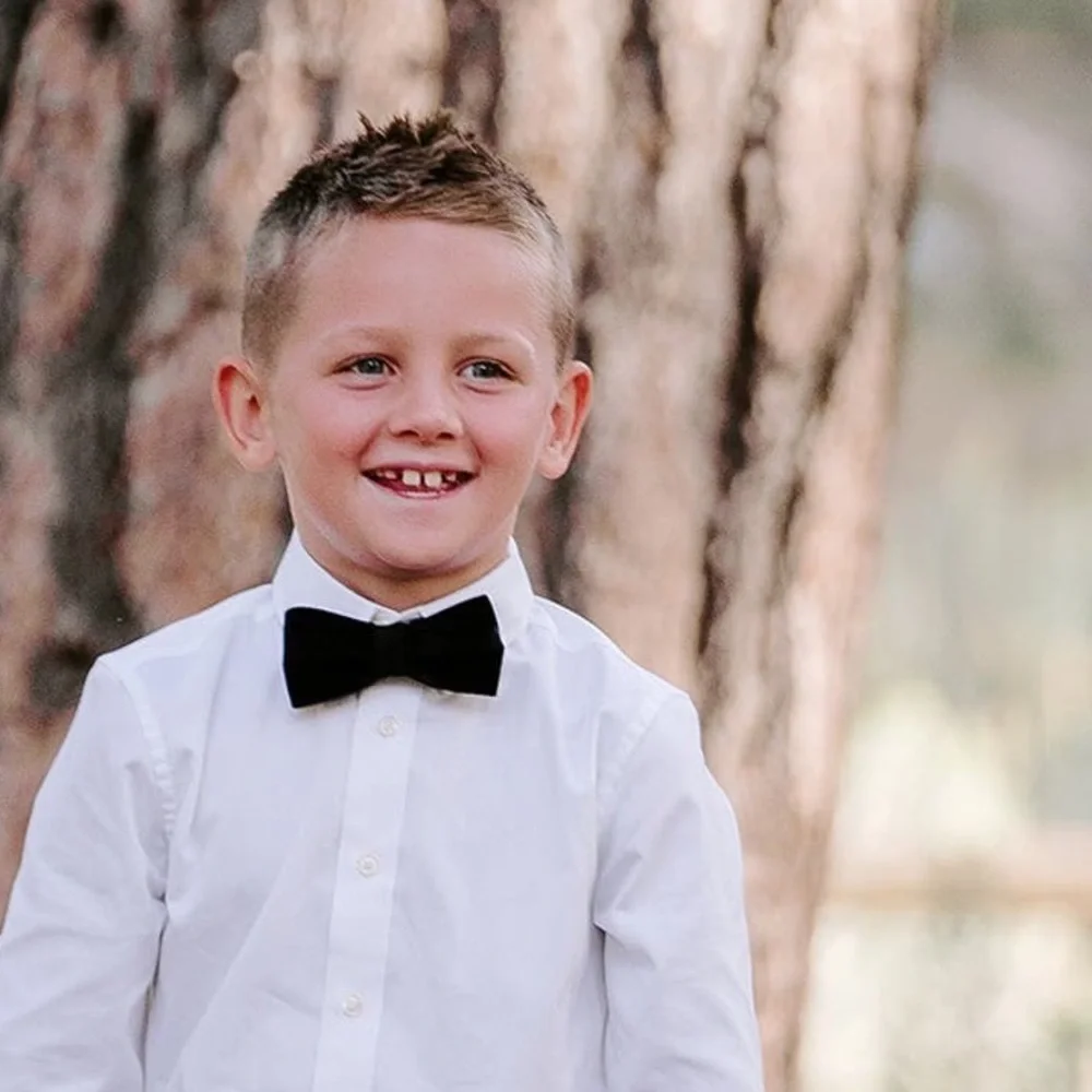 NORDSTROM FAMILY MOMENTS BOYS VELVET PRE-TIED BOW TIE BLACK OS ADJUSTABLE NEW